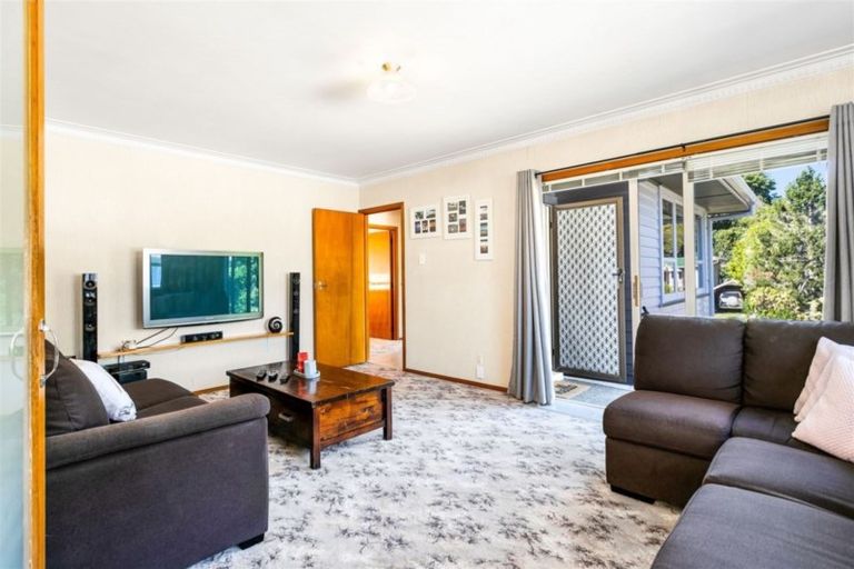 Photo of property in 14 Takapu Street, Henderson, Auckland, 0612