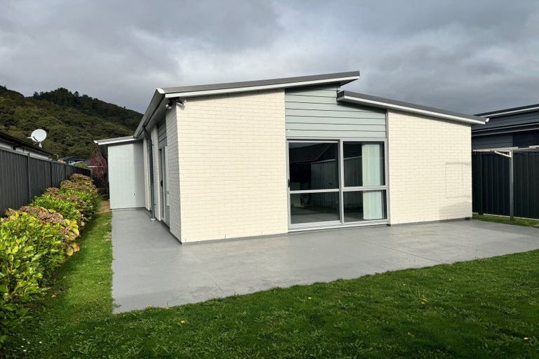 Photo of property in 12 Buddle Road, Wallaceville, Upper Hutt, 5018