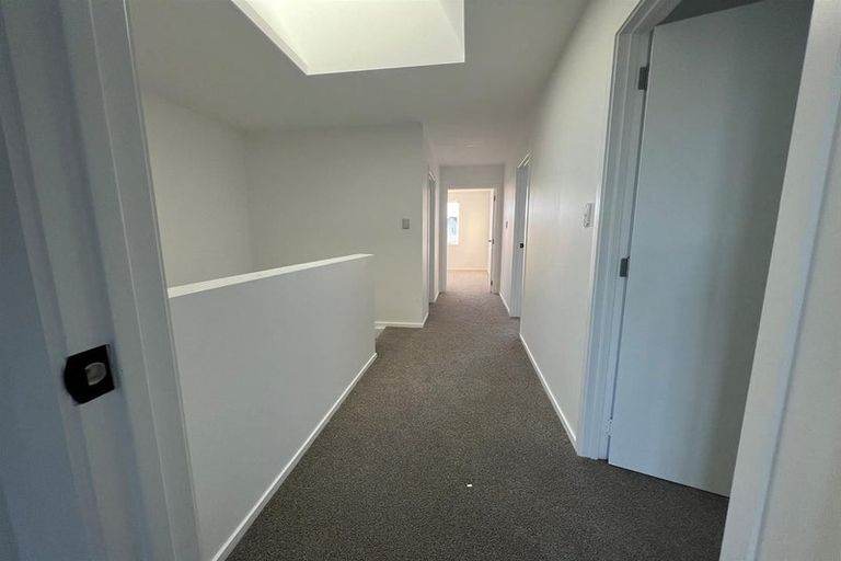 Photo of property in 25 Stitchbird Crescent, Papakura, 2110
