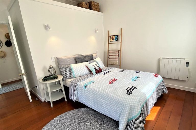 Photo of property in 2 Blacks Road, Greenhithe, Auckland, 0632