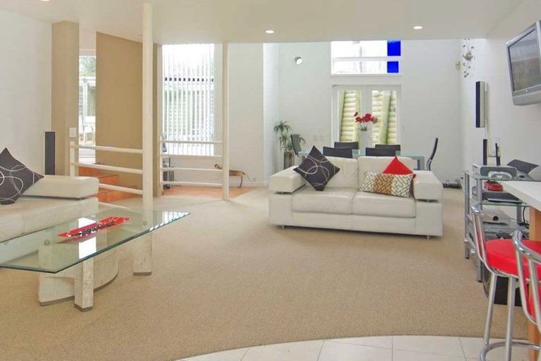 Photo of property in 80 Beacon Hill Road, Strathmore Park, Wellington, 6022