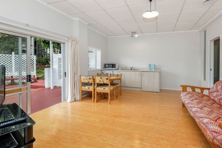 Photo of property in 17 Copperfield Terrace, Mellons Bay, Auckland, 2014