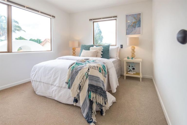 Photo of property in 6 Shepherds Road, Papakura, 2110