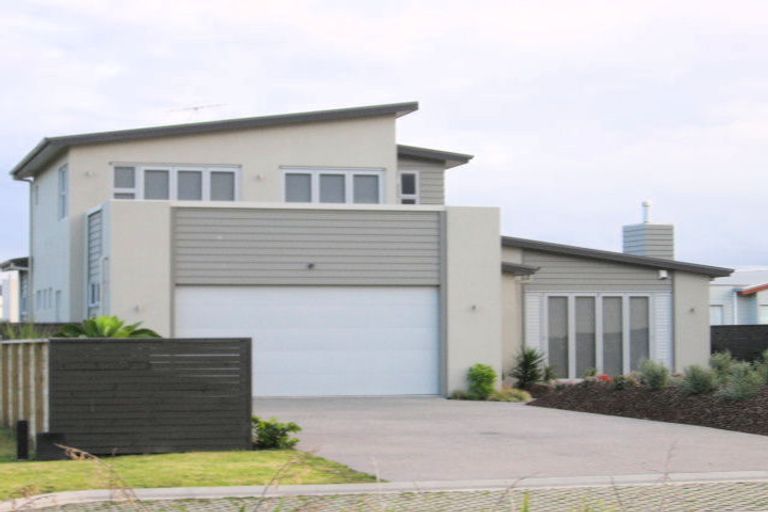 Photo of property in 34 Paraoa Crescent, Omaha, 0986