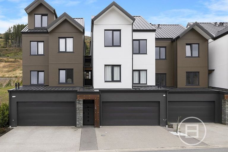 Photo of property in 2/28 Bullendale Drive, Arthurs Point, Queenstown, 9371