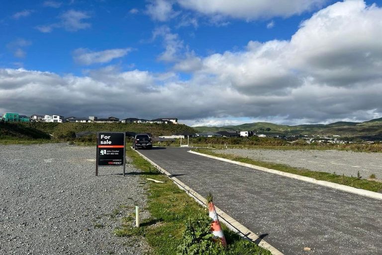 Photo of property in 7 Paul Adams Way, Aotea, 5024