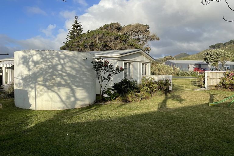 Photo of property in 21 Centreway Road, Port Waikato, 2695