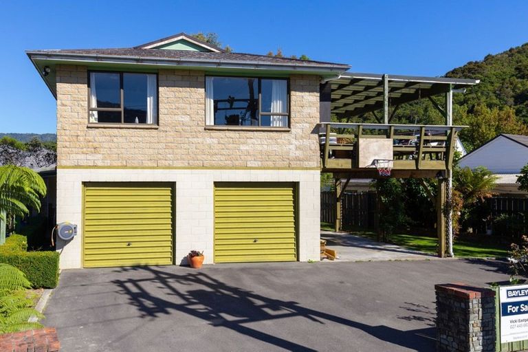 Photo of property in 14 Huia Street, Waikawa, Picton, 7220