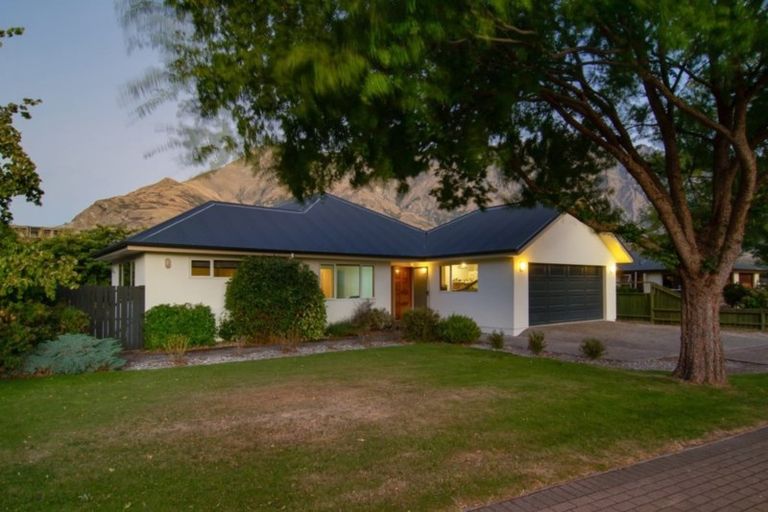 Photo of property in 39 Elm Tree Avenue, Frankton, Queenstown, 9300