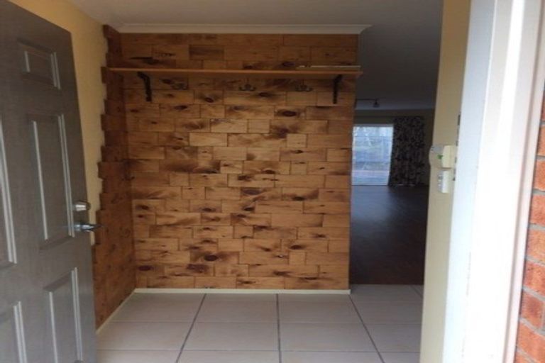 Photo of property in 20 Brashier Circle, Sunnyvale, Auckland, 0612