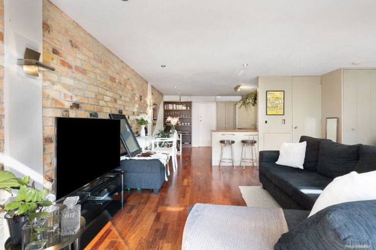 Photo of property in 25/73 Princes Street, Northcote Point, Auckland, 0627