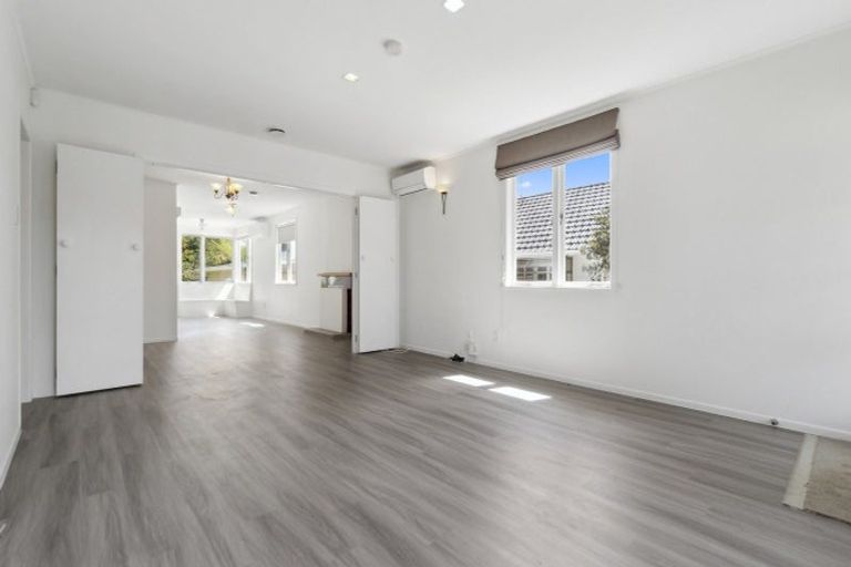 Photo of property in 20 Chilcott Road, Henderson, Auckland, 0612
