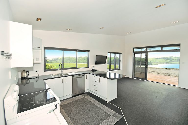 Photo of property in 15 Tamahunga Road, Kaiwaka, 0573