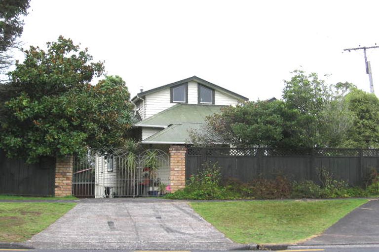 Photo of property in 131 Millbrook Road, Sunnyvale, Auckland, 0612