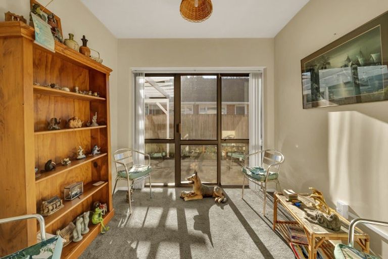 Photo of property in 17 Bradshaw Terrace, Riccarton, Christchurch, 8011