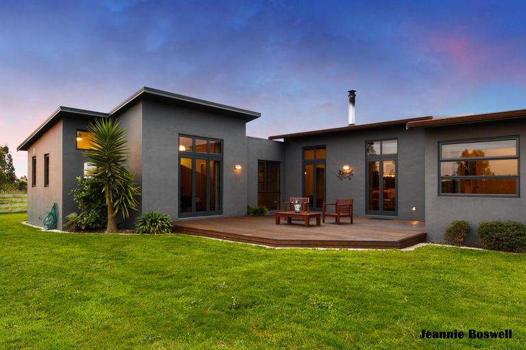 Photo of property in 5/454 Stoney Creek Road, Kelvin Grove, Palmerston North, 4470