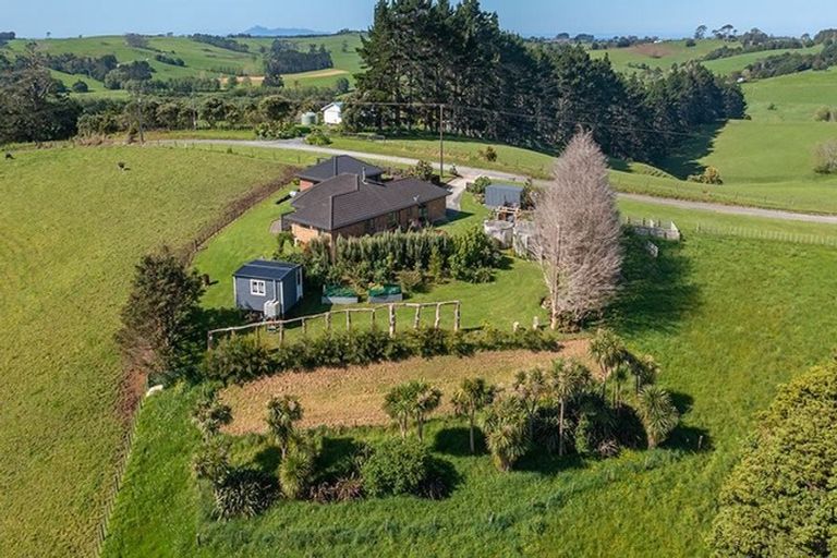 Photo of property in 52 Fishlock Road, Te Arai, Wellsford, 0974