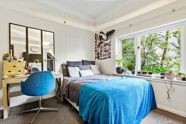 Photo of property in Ambassador Flats, 2/7 Maurice Terrace, Te Aro, Wellington, 6011