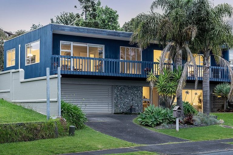 Photo of property in 30 Amante Crescent, Mairangi Bay, Auckland, 0630