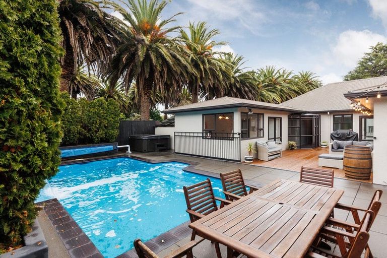 Photo of property in 74 College Street, Awapuni, Palmerston North, 4412