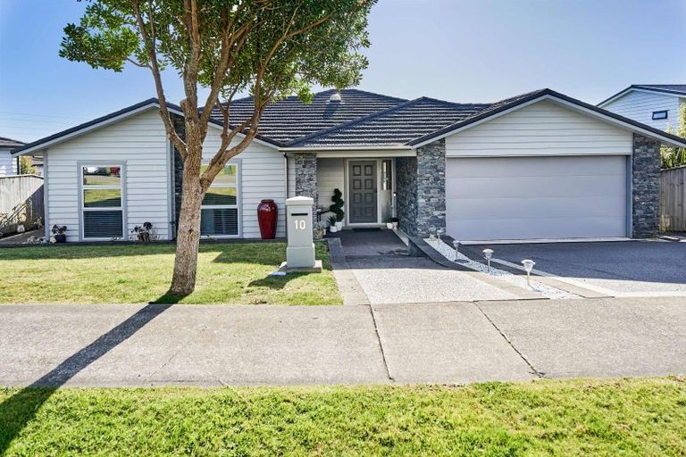 Photo of property in 10 Madeira Close, Whitby, Porirua, 5024