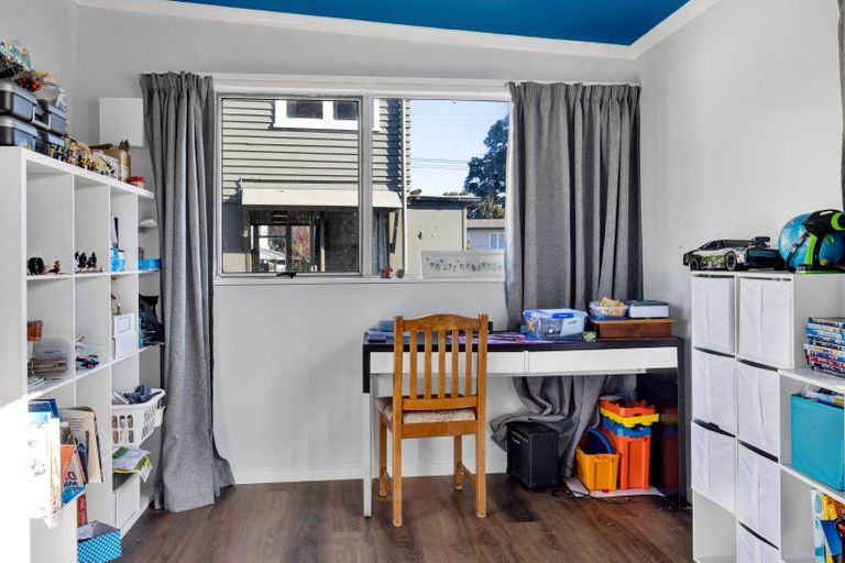 Photo of property in 10 Cook Street, Marfell, New Plymouth, 4310