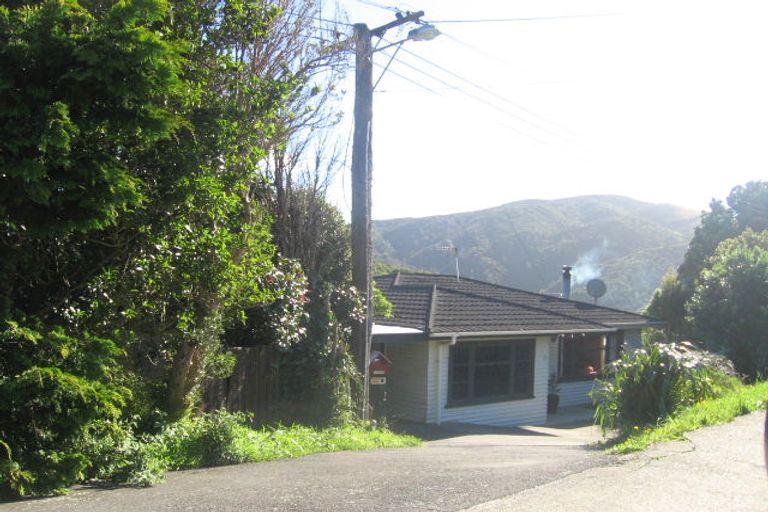 Photo of property in 21 Stratton Street, Normandale, Lower Hutt, 5010