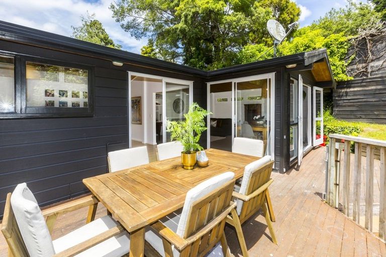 Photo of property in 35 Chatsworth Road, Silverstream, Upper Hutt, 5019