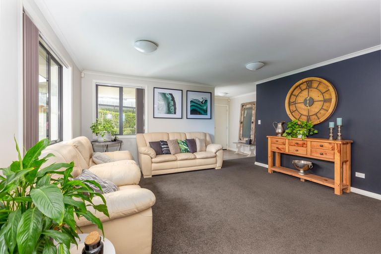 Photo of property in 24 Tokerau Crescent, Pukekohe, 2120