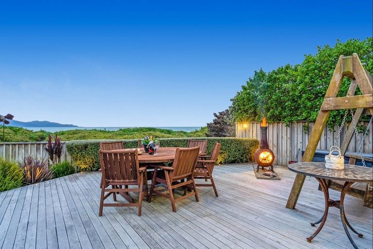 Photo of property in 23 Ara Kuaka, Waikanae Beach, Waikanae, 5036