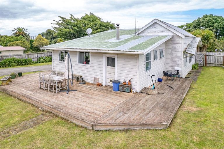 Photo of property in 30 Weraroa Road, Waverley, 4510