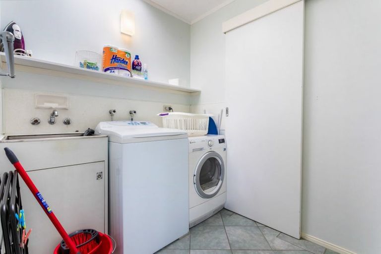 Photo of property in 23 Roberts Road, Matakatia, Whangaparaoa, 0930