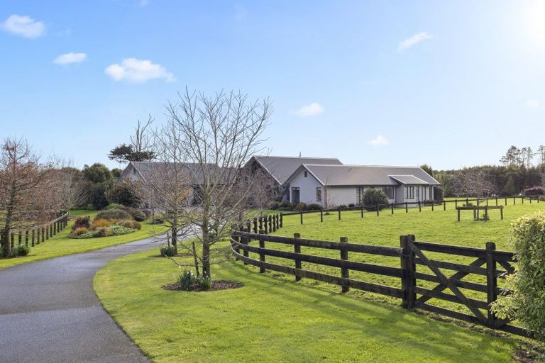 Photo of property in 98 Bushlake Way, Kingseat, Papakura, 2580