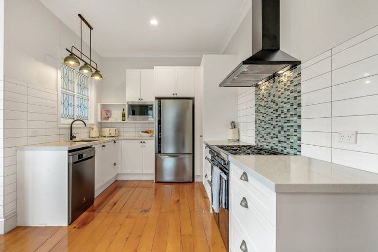 Photo of property in 17 Griggs Road, Whitford, Howick, 2571