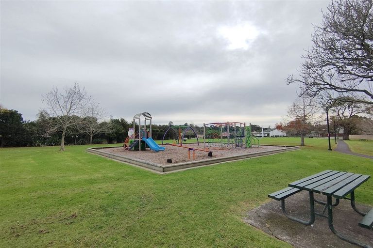 Photo of property in 57 Kingdale Road, Henderson, Auckland, 0610