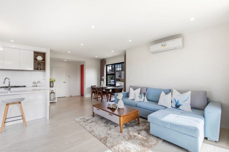 Photo of property in 2 Tihema Lane, Westgate, Auckland, 0614