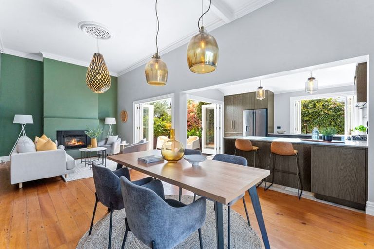 Photo of property in 14 Eversleigh Road, Belmont, Auckland, 0622