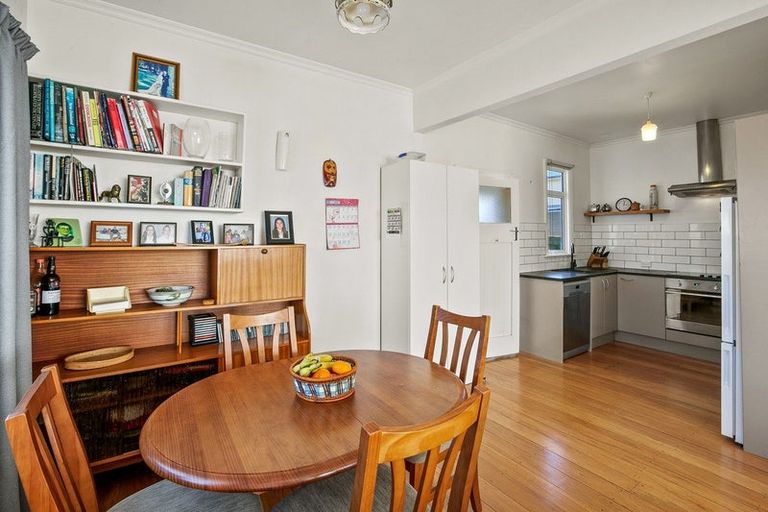 Photo of property in 41 Omata Road, Marfell, New Plymouth, 4310