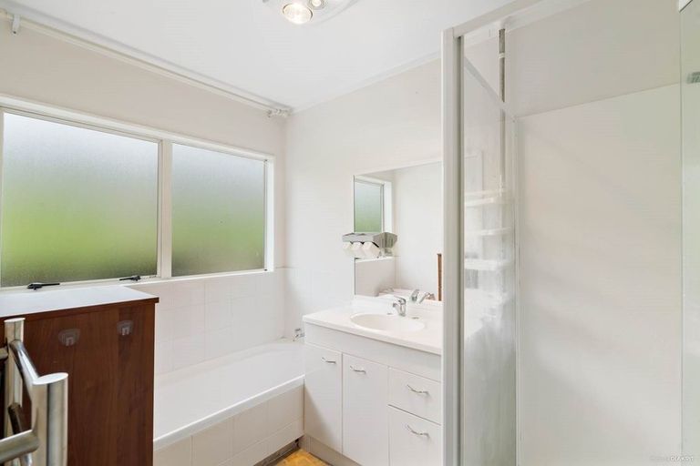 Photo of property in 10 Broadfield Street, Massey, Auckland, 0614