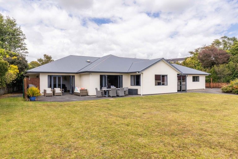 Photo of property in 11a Montrose Place, Highlands Park, New Plymouth, 4312