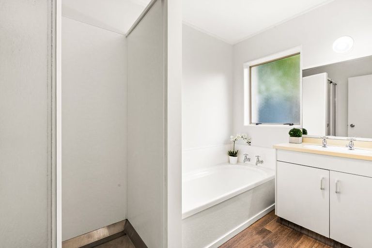 Photo of property in 8 Lucknow Road, Havelock North, 4130