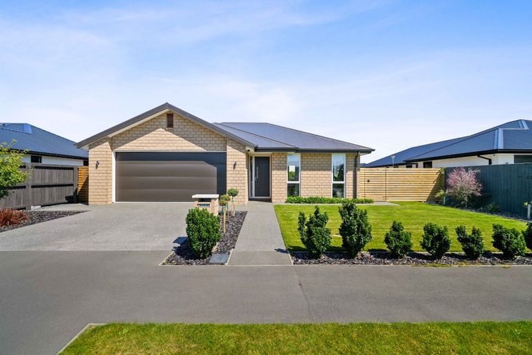 Photo of property in 16 Forge Close, Halswell, Christchurch, 8025