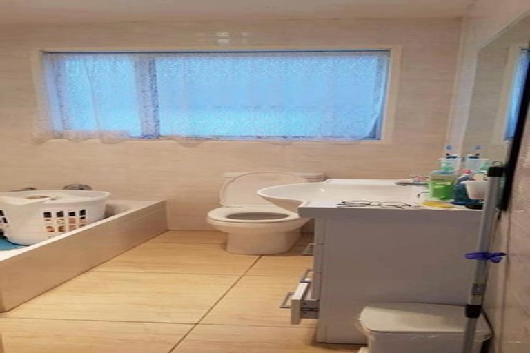 Photo of property in 15 Pixie Place, Pakuranga Heights, Auckland, 2010