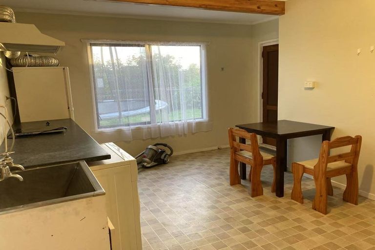 Photo of property in 86 Luckens Road, West Harbour, Auckland, 0618