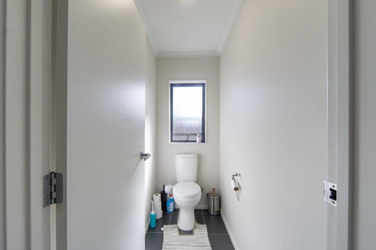 Photo of property in 35 Whitney Place, Rototuna North, Hamilton, 3210