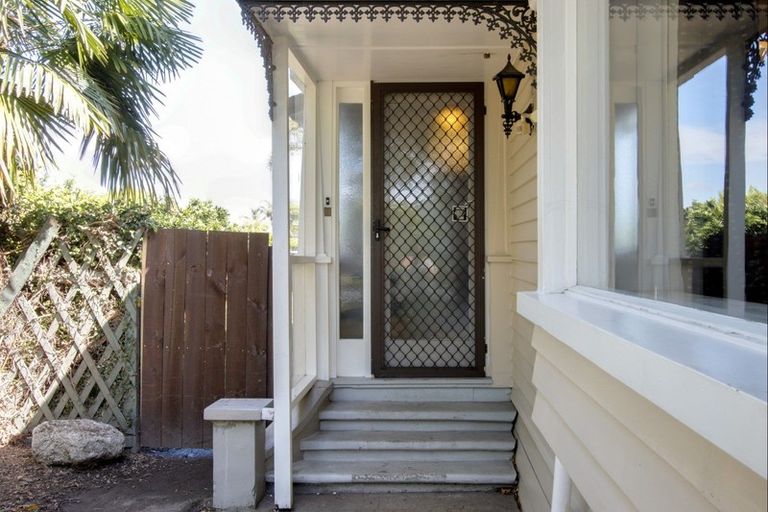 Photo of property in 300 Grays Road, Saint Leonards, Hastings, 4120