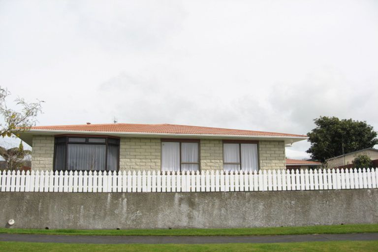 Photo of property in 37 Kowhai Street, Inglewood, 4330