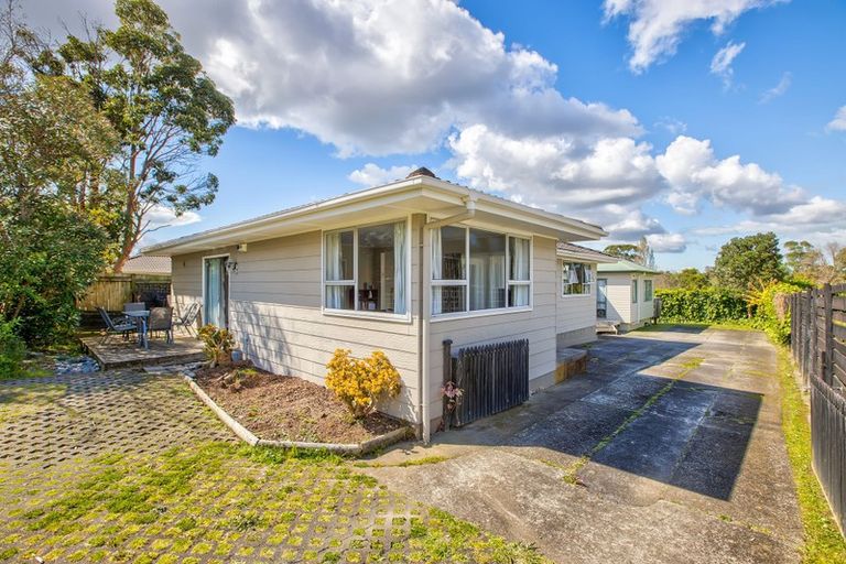 Photo of property in 30 Sunline Avenue, Massey, Auckland, 0614