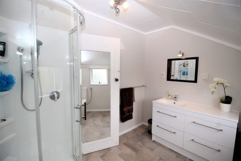 Photo of property in 11 Ross Street, Woodville, 4920