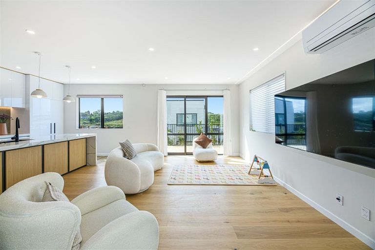 Photo of property in 45 Windlass Street, Long Bay, Auckland, 0630